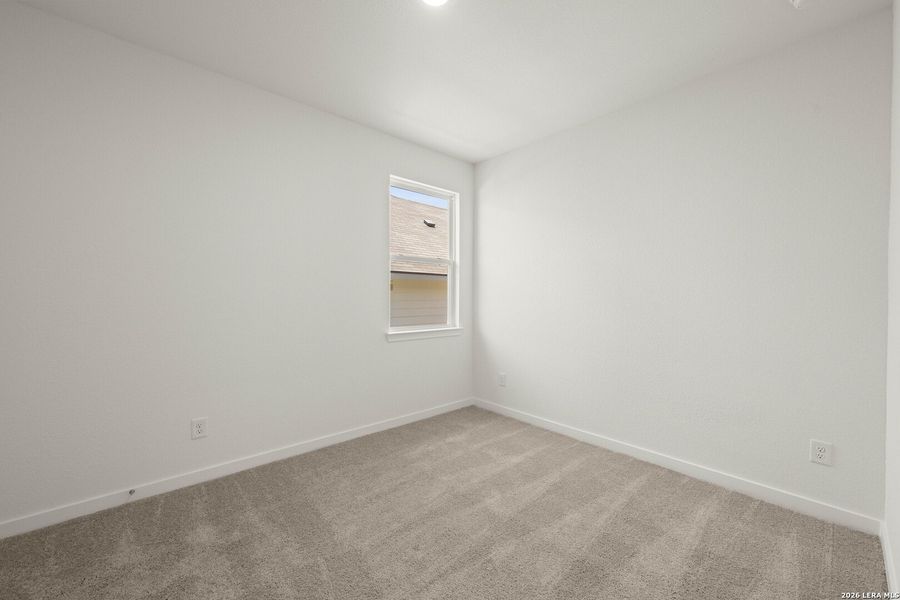 Spacious, unfurnished interior of a new home in Arroyo Ranch, Seguin (Image 11).