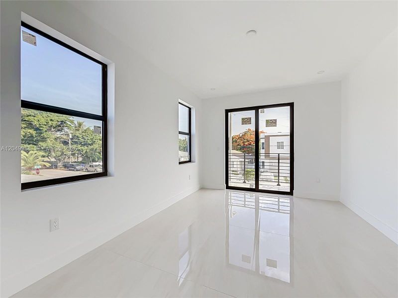Spacious, unfurnished interior of a new home in , Miami (Image 31).
