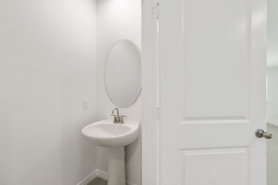 Furnished interior view inside a new home in Towns at Greenleaf, Oviedo (Image 17).