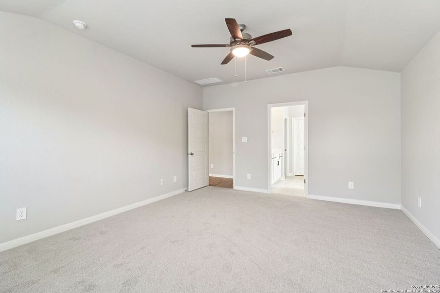 Spacious, unfurnished interior of a new home in Arcadia Ridge - Classic Series, San Antonio (Image 38).