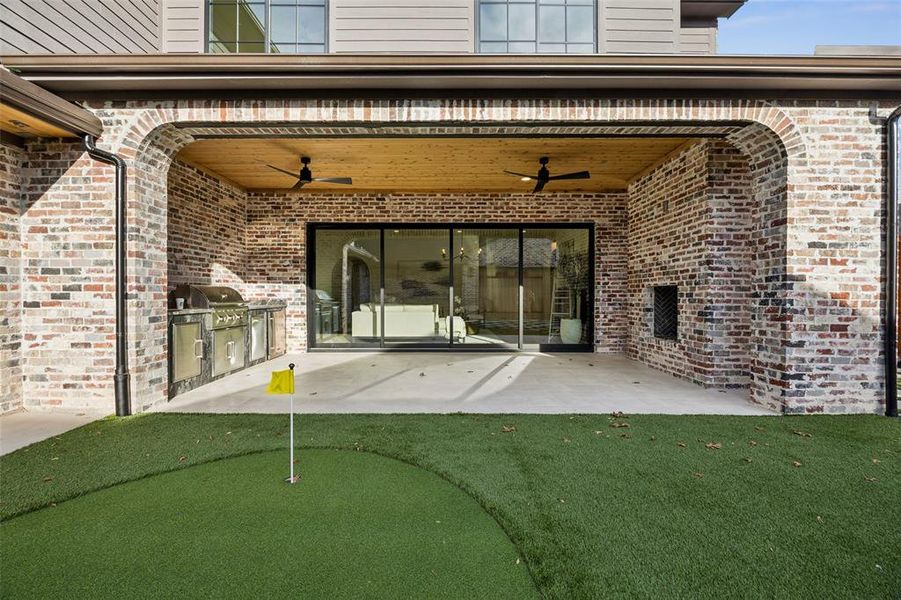 Exterior details and patio area of a home in , Dallas (Image 3).