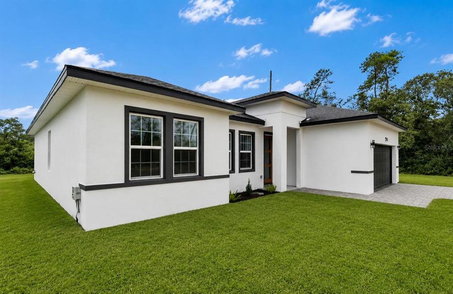 Exterior details and patio area of a home in , Ocala (Image 23).