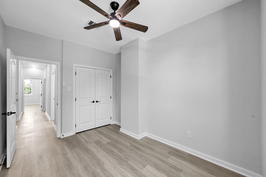 Spacious, unfurnished interior of a new home in , Willis (Image 14).