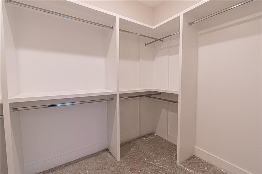 Spacious, unfurnished interior of a new home in , Jasper (Image 32).