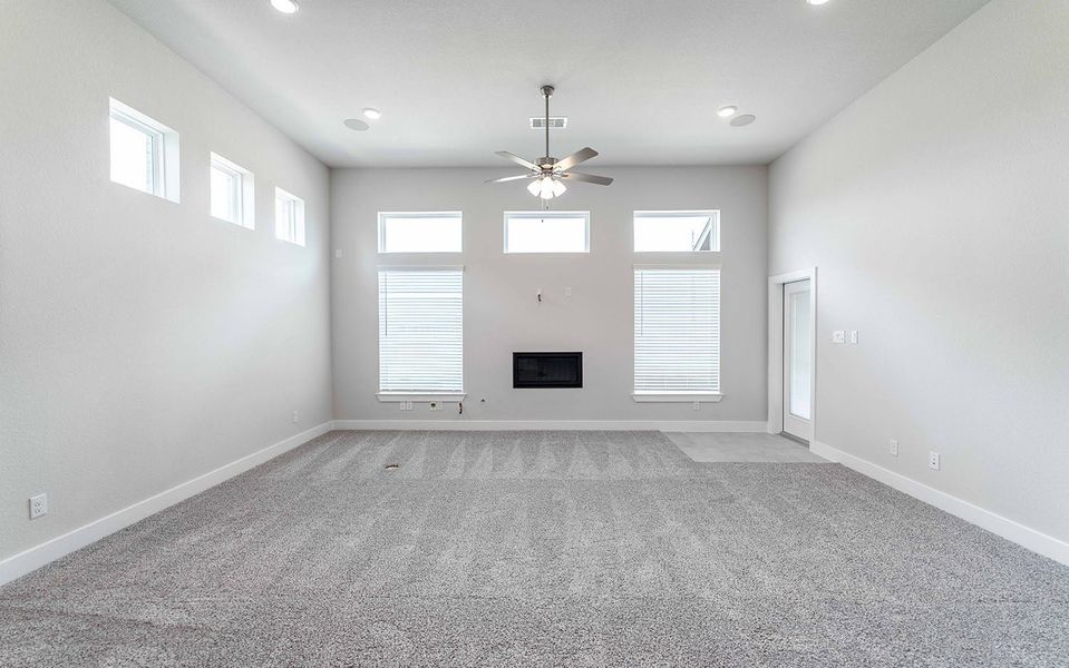 Spacious, unfurnished interior of a new home in Canterra Creek, Rosharon (Image 21).