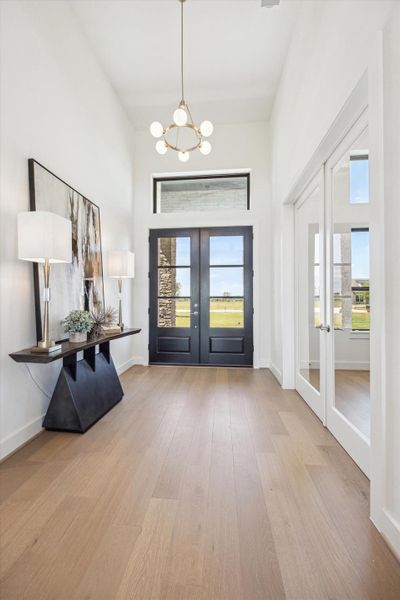 Stunning Foyer with Home Office/Study through double glass doors. Stunning Foyer with Home Office/Study through double glass doors.