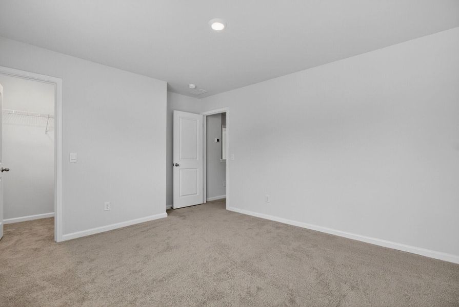 Spacious, unfurnished interior of a new home in Back River Bend, Goose Creek (Image 12).