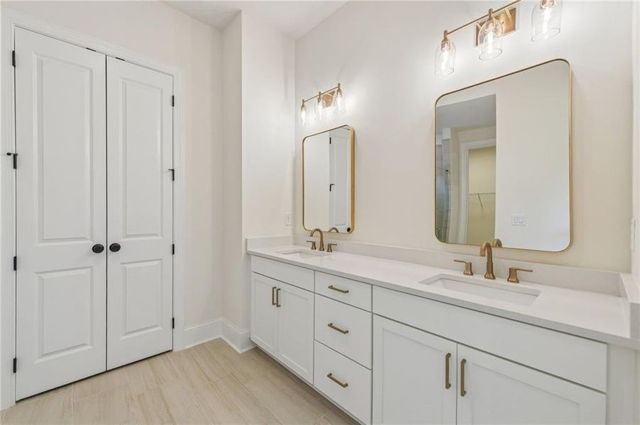 Furnished interior view inside a new home in Aberdeen, Hoschton (Image 17).