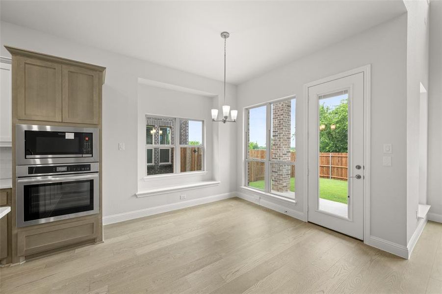 8413 Lavon- Dining-1 8413 Lavon- Dining-1