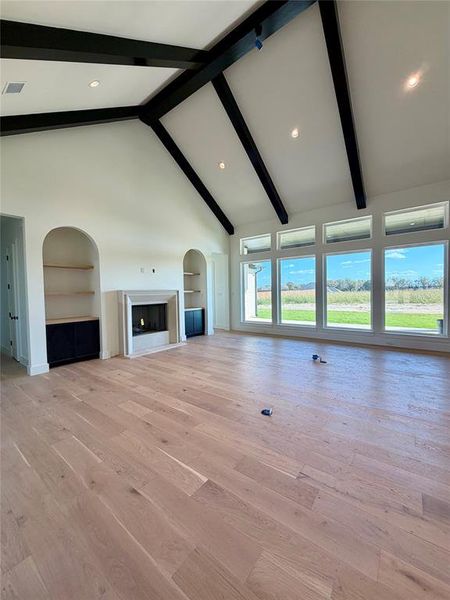 Spacious, unfurnished interior of a new home in , Waxahachie (Image 5).