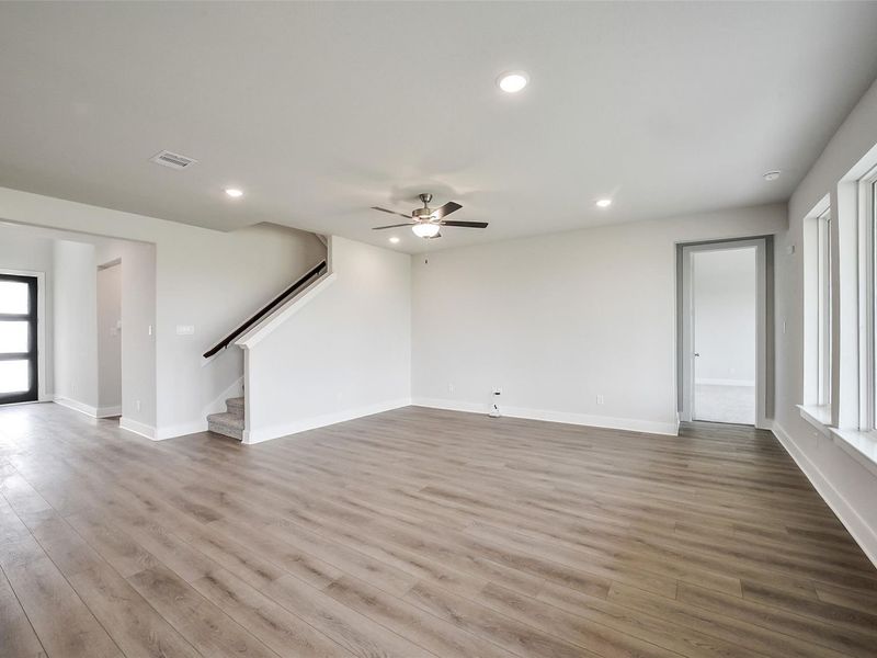 Spacious, unfurnished interior of a new home in Sierra Vista, Rosharon (Image 27).