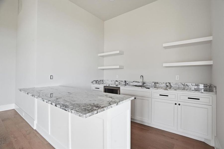 Furnished interior view inside a new home in , Strawn (Image 9).