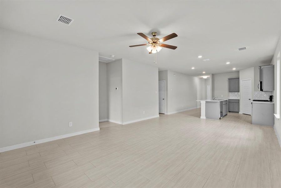 Spacious, unfurnished interior of a new home in The Canyons, Keene (Image 26).