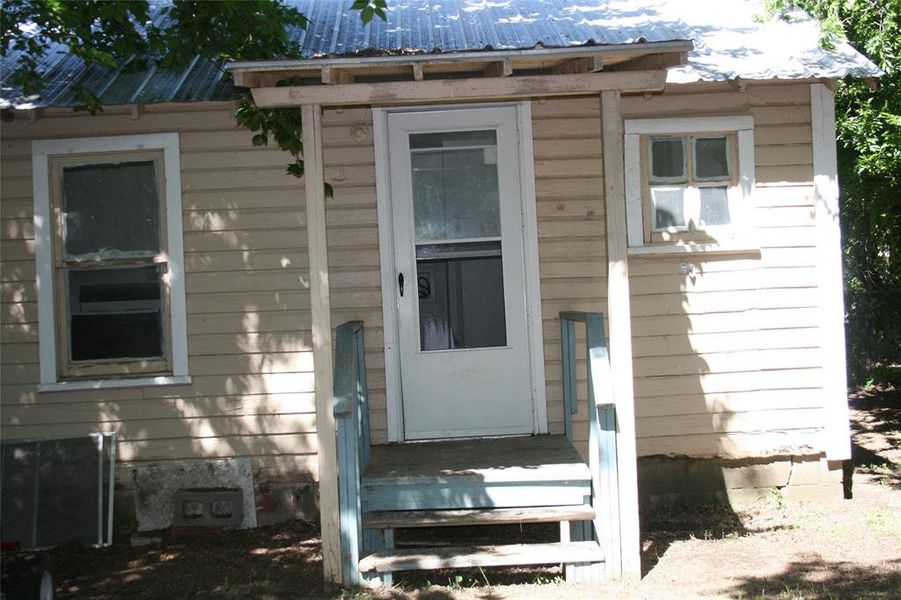 Exterior details and patio area of a home in , Weatherford (Image 8).