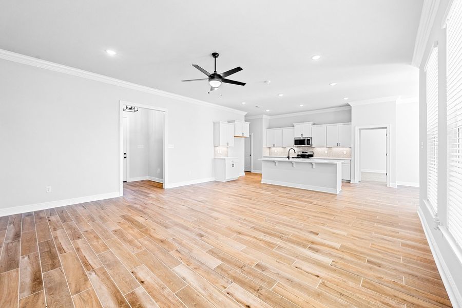 Spacious, unfurnished interior of a new home in Natureview, Freeport (Image 11).