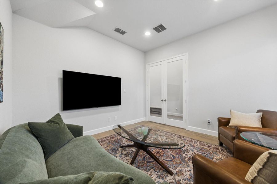 Furnished interior view inside a new home in Sienna, Missouri City (Image 10).