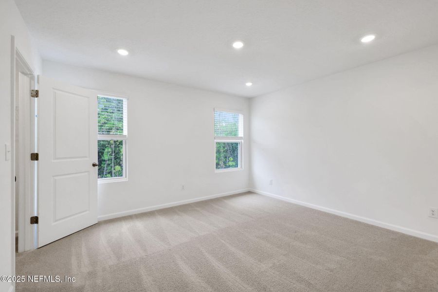 Spacious, unfurnished interior of a new home in Atlantis Pointe, Middleburg (Image 23).