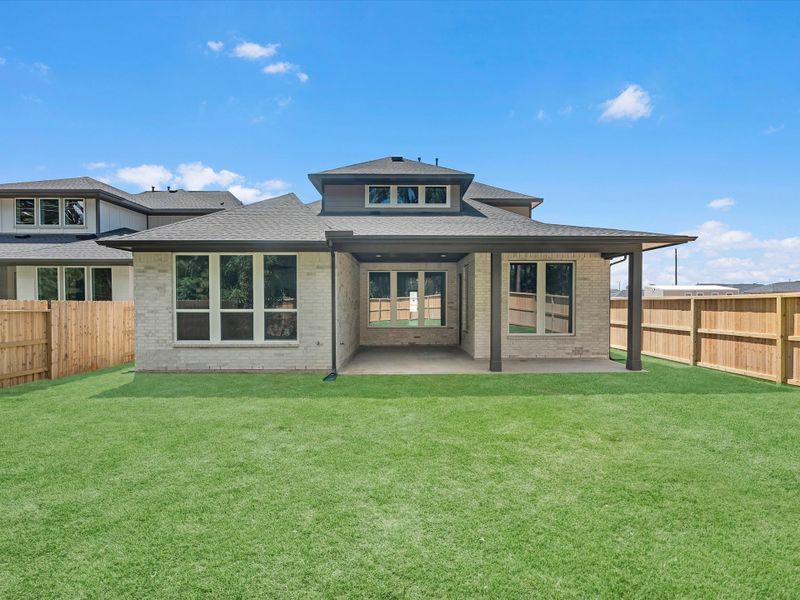 Exterior details and patio area of a home in Oakhill Reserve, Tomball (Image 3).