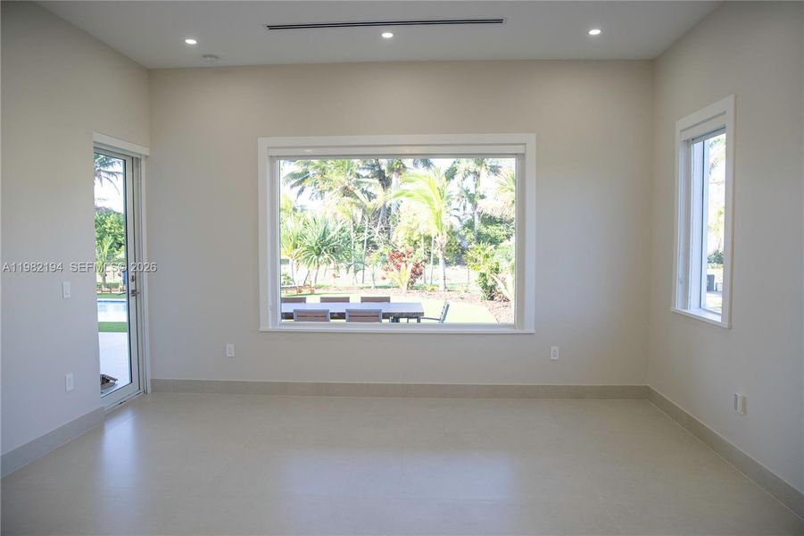 Spacious, unfurnished interior of a new home in , Miami (Image 36).