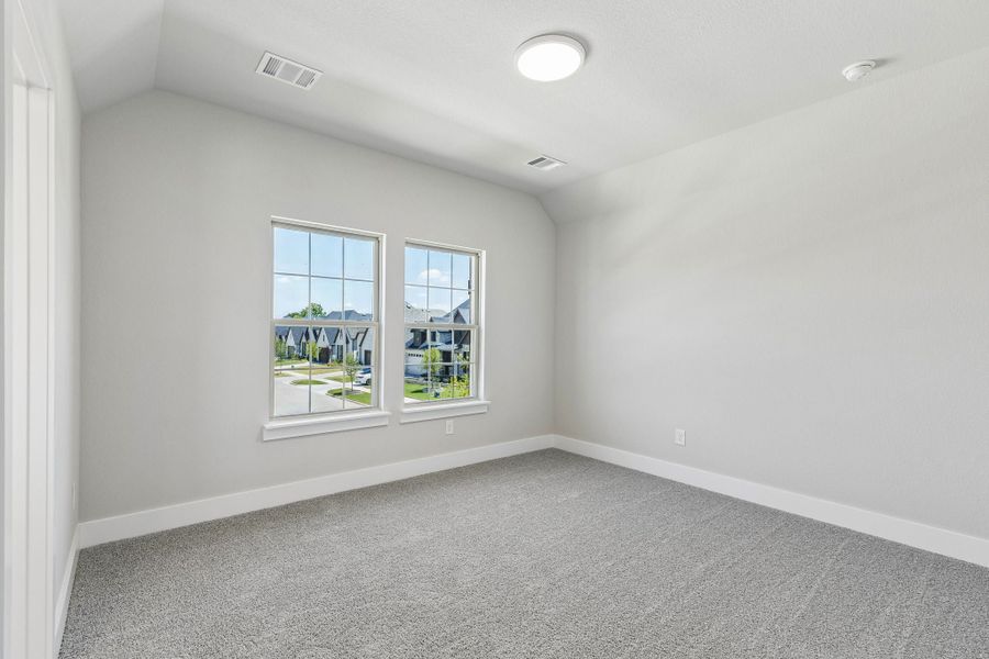 Spacious, unfurnished interior of a new home in Dove Hollow, Waxahachie (Image 33).