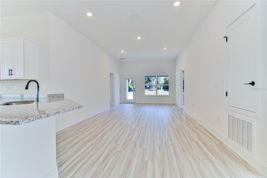 Spacious, unfurnished interior of a new home in Briarwood, Alachua (Image 21).