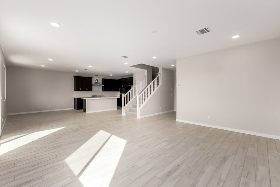 Spacious, unfurnished interior of a new home in Sunrise, Sun City West (Image 7). Spacious, unfurnished interior of a new home in Sunrise, Sun City West (Image 7).