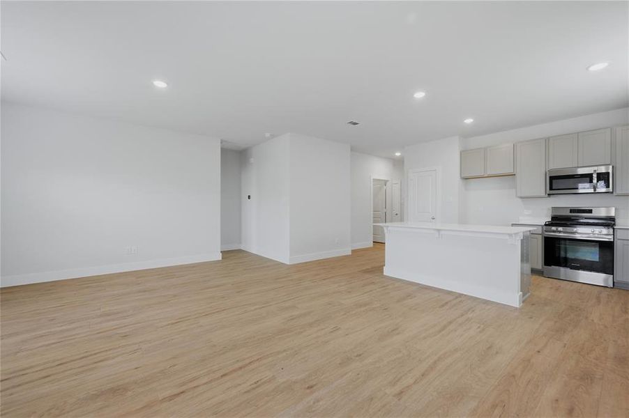 Spacious, unfurnished interior of a new home in , Forney (Image 14).