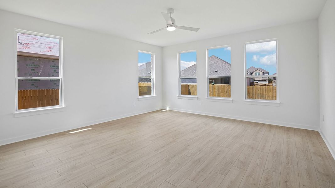 Spacious, unfurnished interior of a new home in Rosenbusch Ranch, Leander (Image 31).