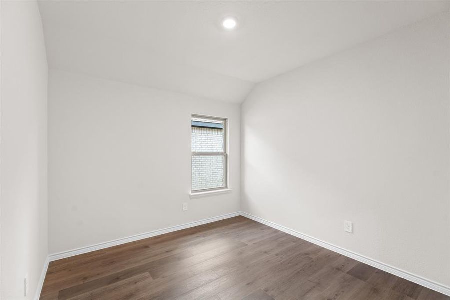 Spacious, unfurnished interior of a new home in Williamsburg, Fate (Image 26).