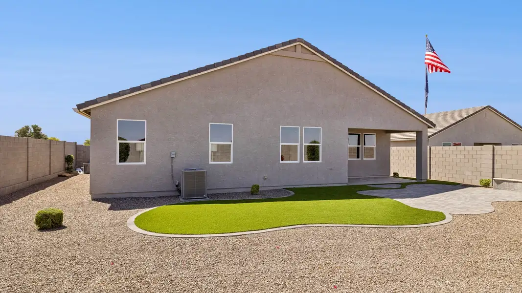 Exterior details and patio area of a home in Magma Ranch Vistas, Florence (Image 3).