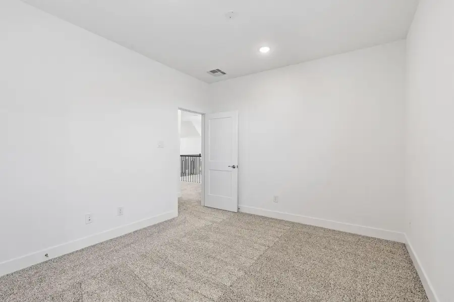 Spacious, unfurnished interior of a new home in Elyson, Katy (Image 7).