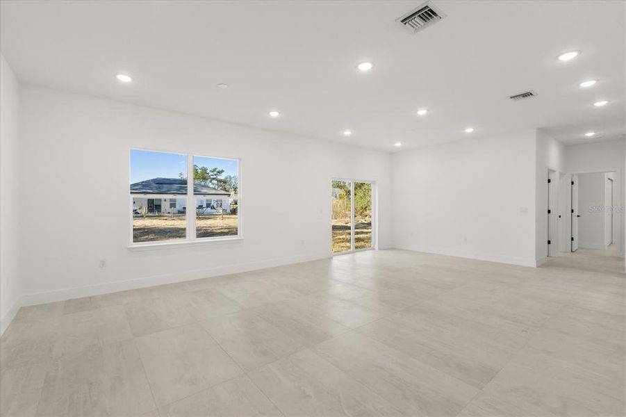 Spacious, unfurnished interior of a new home in , Ocala (Image 13).
