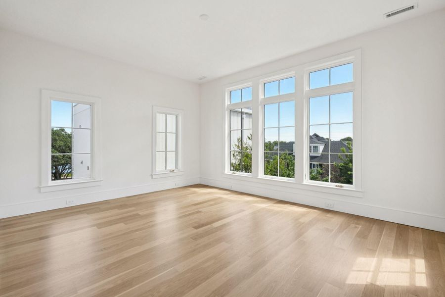 Spacious, unfurnished interior of a new home in , Charleston (Image 22).