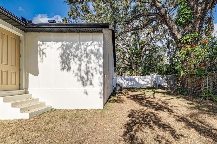 Exterior details and patio area of a home in , Tampa (Image 24).