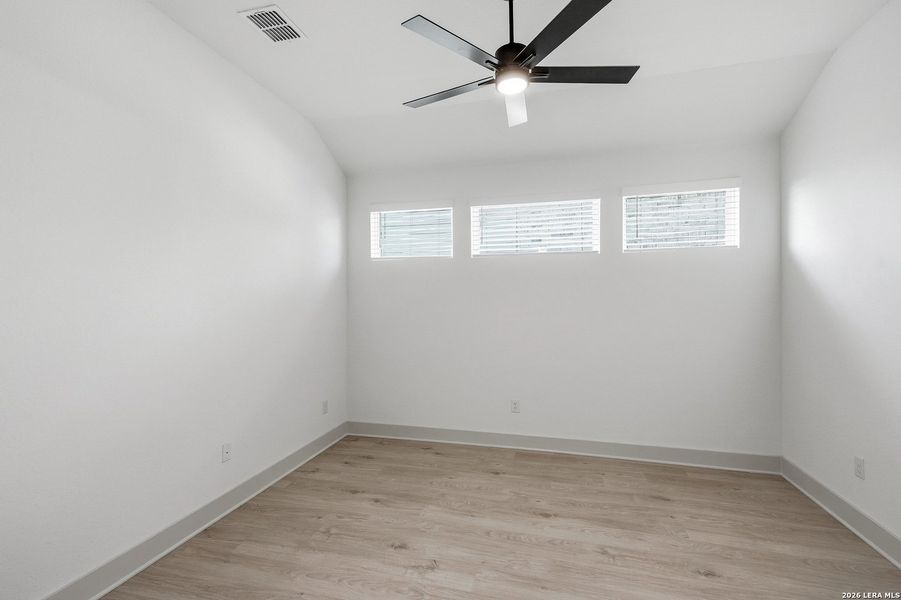 Spacious, unfurnished interior of a new home in Stillwater Ranch, San Antonio (Image 35).