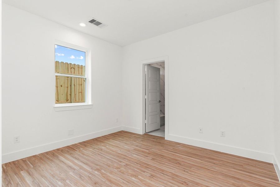 Spacious, unfurnished interior of a new home in , Houston (Image 20).