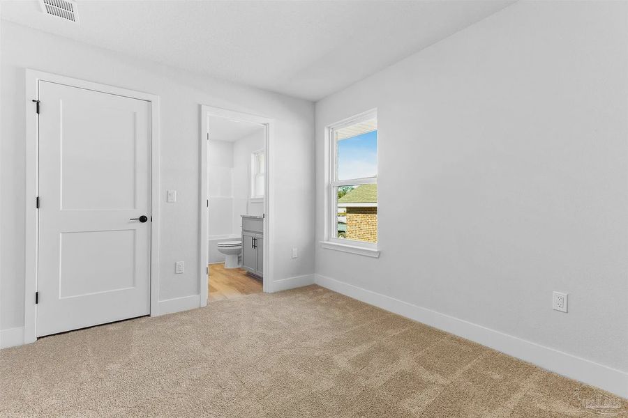 Spacious, unfurnished interior of a new home in Pecan Valley, Pensacola (Image 16).