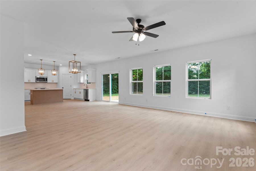 Spacious, unfurnished interior of a new home in , Harrisburg (Image 19).