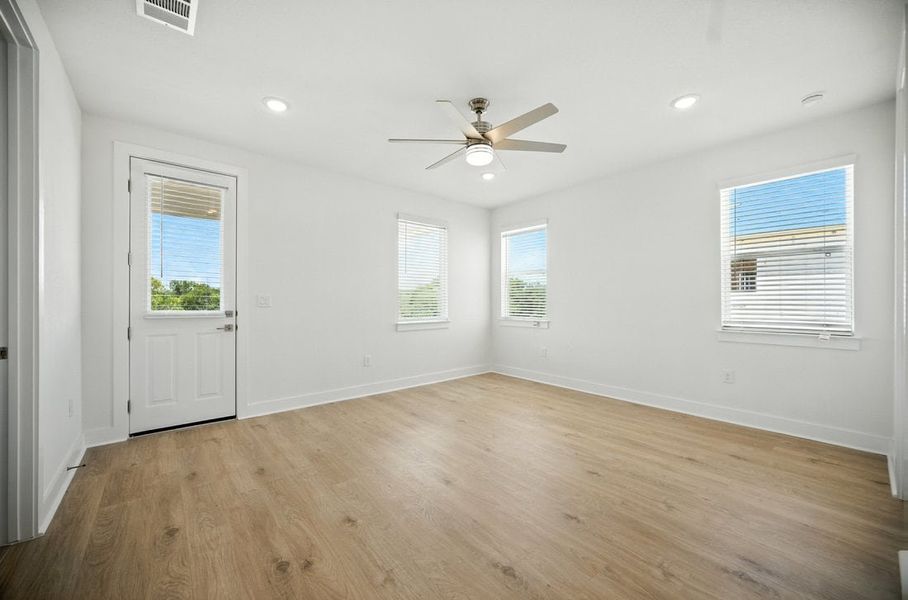 Spacious, unfurnished interior of a new home in Foxfield, Austin (Image 12). Spacious, unfurnished interior of a new home in Foxfield, Austin (Image 12).