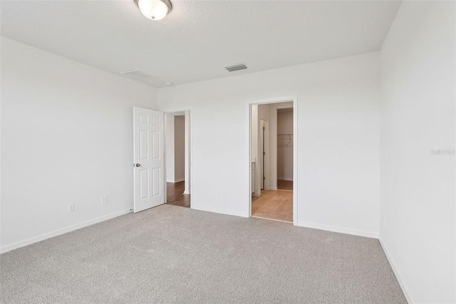 Spacious, unfurnished interior of a new home in The Reserve at Twin Lakes, St. Cloud (Image 26).