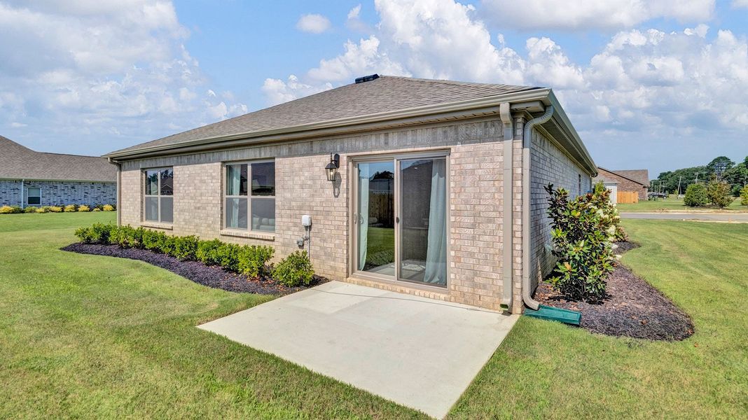 Exterior details and patio area of a home in Huntington Estates, Millington (Image 3).