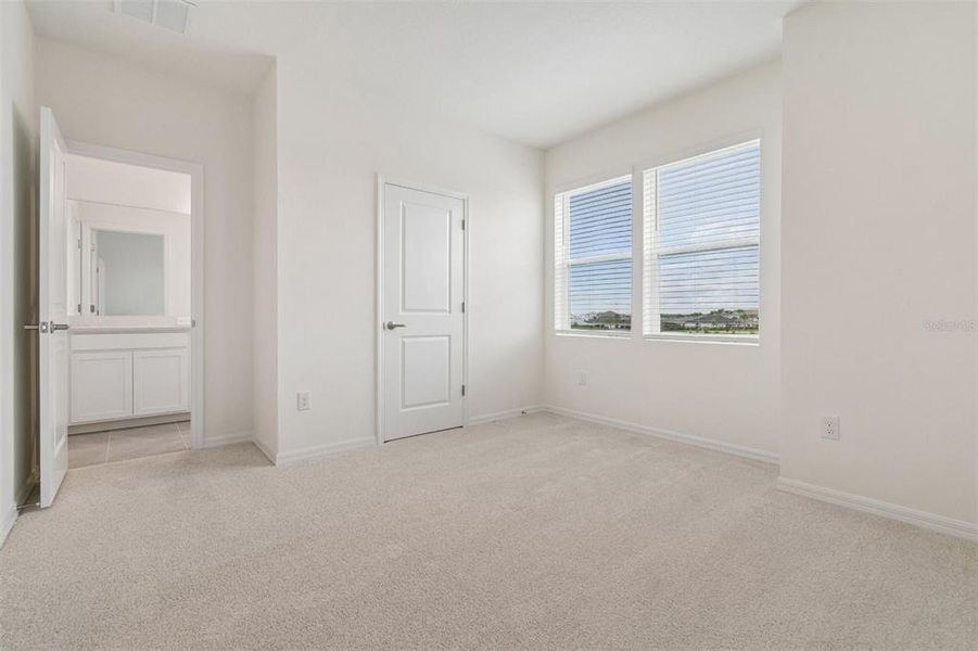 Spacious, unfurnished interior of a new home in Waterset Townhomes, Apollo Beach (Image 26).