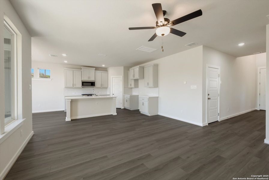 Spacious, unfurnished interior of a new home in Park Hill Commons, San Antonio (Image 14).