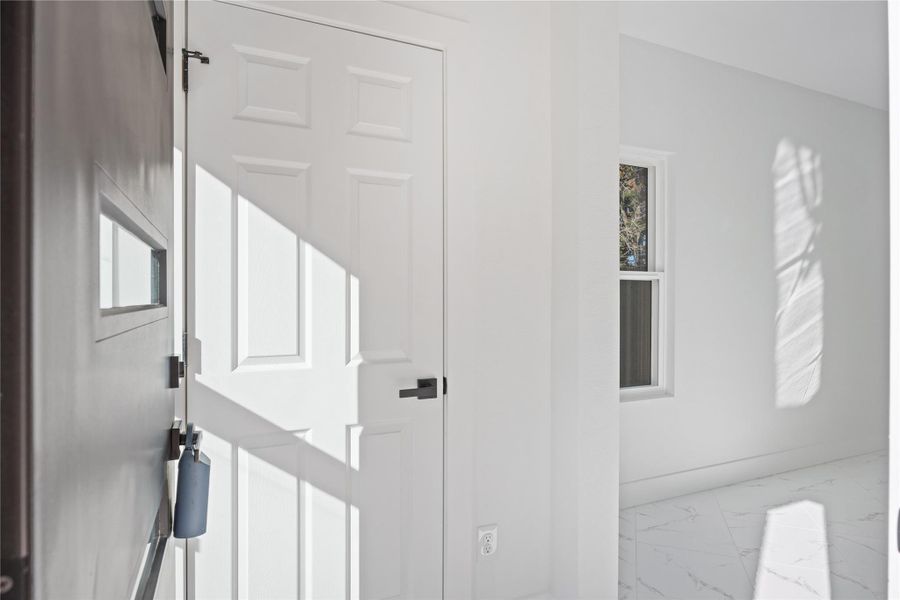 Spacious, unfurnished interior of a new home in , Houston (Image 20).