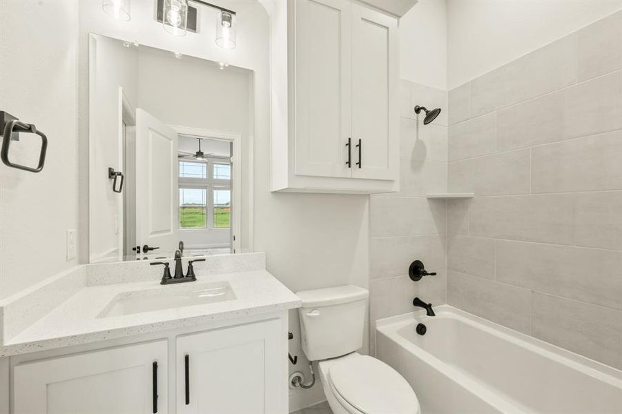 Furnished interior view inside a new home in The Retreat at North Grove 60, Waxahachie (Image 5). Furnished interior view inside a new home in The Retreat at North Grove 60, Waxahachie (Image 5).