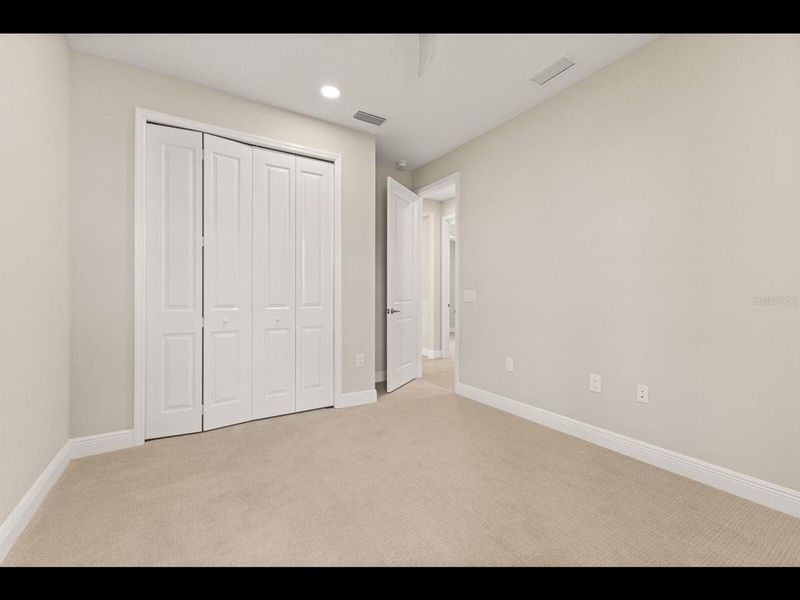 Spacious, unfurnished interior of a new home in , Sarasota (Image 33).