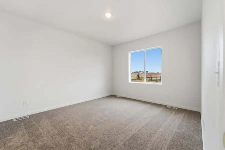 Spacious, unfurnished interior of a new home in Hudson Hills, Hudson (Image 31).