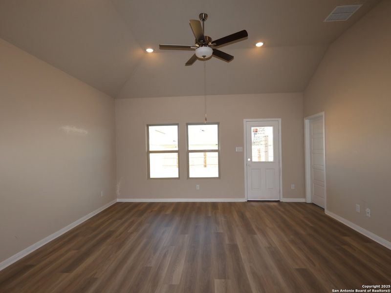Spacious, unfurnished interior of a new home in Winding Brook, San Antonio (Image 27). Spacious, unfurnished interior of a new home in Winding Brook, San Antonio (Image 27).