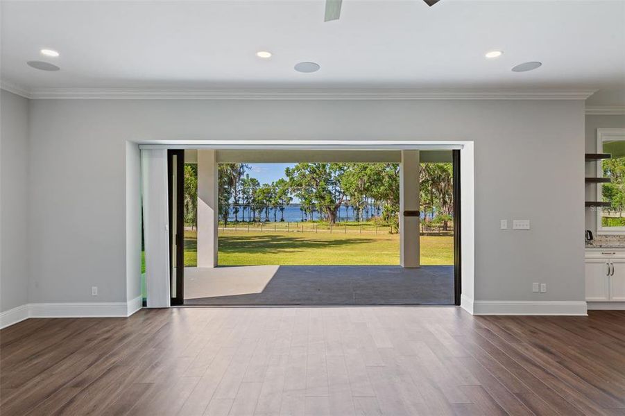 Spacious, unfurnished interior of a new home in , Thonotosassa (Image 35).