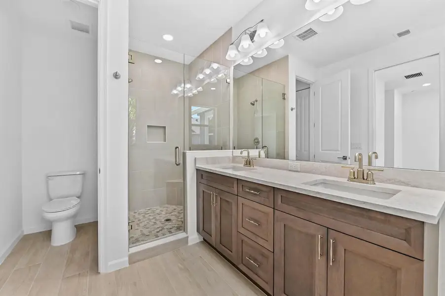 31 Bathroom 01